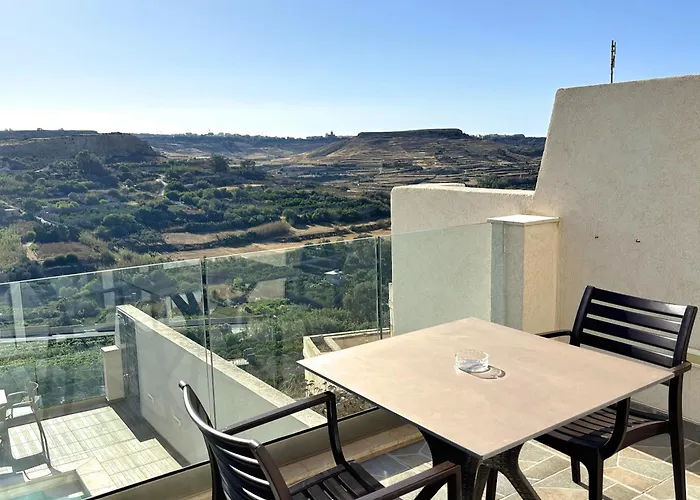 Pensiune Nations Duplex With Pool