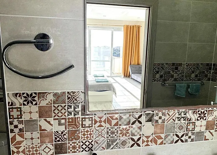 Pensiune Nations Duplex With Pool