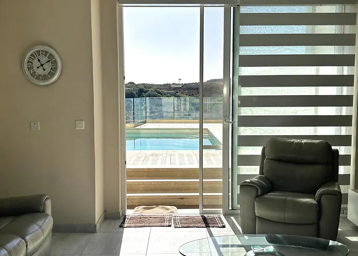 Nations Duplex With Pool Maison d'hôtes